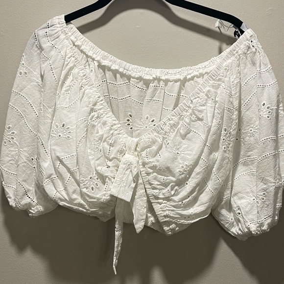 WHITE RUFFLE TOP - Picture 2 of 4